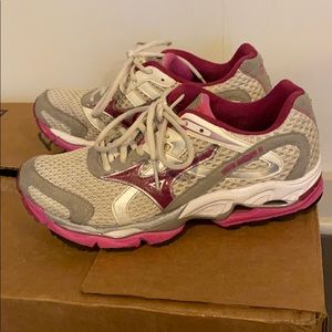Mizuno running shoes